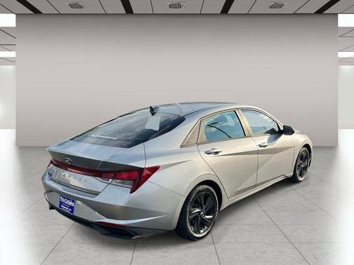 Shimmering Silver Pearl 2021 Hyundai ELANTRA SEL