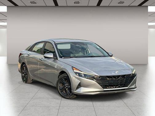 Shimmering Silver Pearl 2021 Hyundai ELANTRA SEL