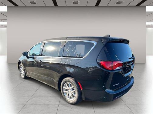 2026 Chrysler Voyager LX