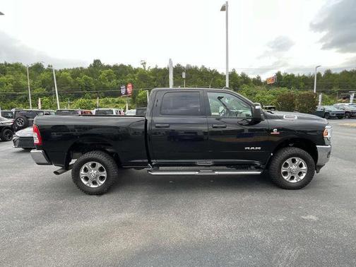 Diamond Black Crystal Pearlcoat 2024 RAM 2500 Big Horn Crew Cab 4x4 6'4' Box