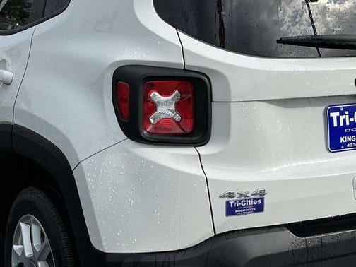 Alpine White Clearcoat 2023 Jeep Renegade Latitude