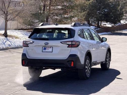 2021 Subaru Outback Base