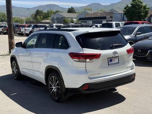 Blizzard Pearl 2017 Toyota Highlander SE