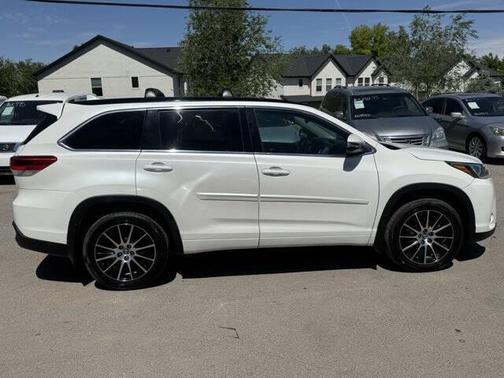 Blizzard Pearl 2017 Toyota Highlander SE