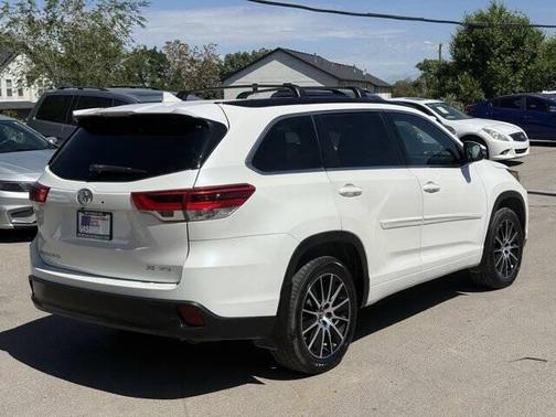 Blizzard Pearl 2017 Toyota Highlander SE