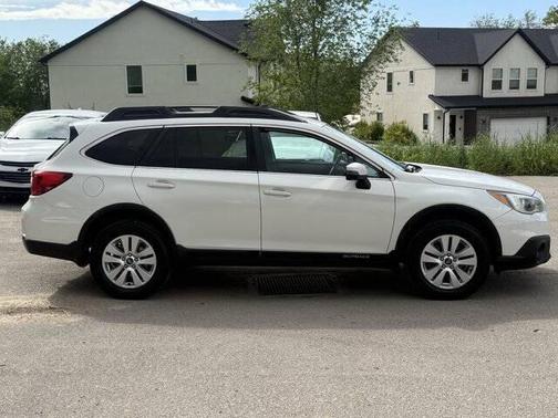 Crystal White Pearl 2016 Subaru Outback 2.5i Premium