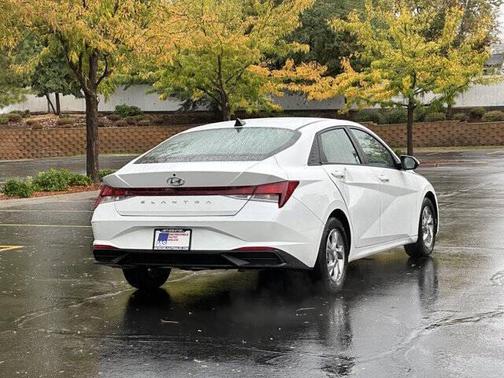 2021 Hyundai ELANTRA SE