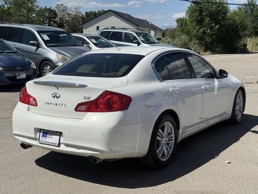 Moonlight White 2011 INFINITI G37 Journey