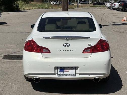 Moonlight White 2011 INFINITI G37 Journey
