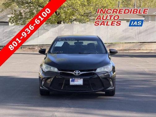 Midnight Black Metallic 2017 Toyota Camry SE