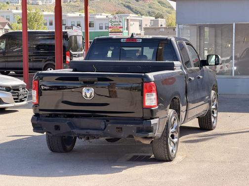 Diamond Black Crystal Pearlcoat 2019 RAM 1500 Tradesman