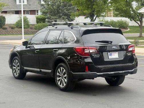 Crystal Black Silica 2017 Subaru Outback 2.5i Touring