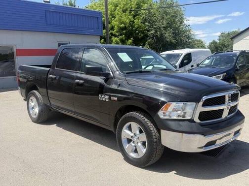 Brilliant Black Crystal Pearlcoat 2016 RAM 1500 Tradesman