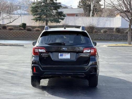 Crystal Black Silica 2018 Subaru Outback 2.5i Premium