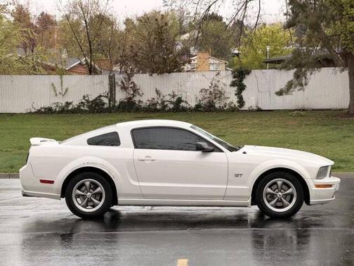 Performance White Clearcoat 2006 Ford Mustang GT