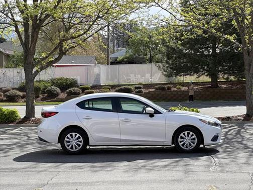 2015 Mazda Mazda3 i Sport