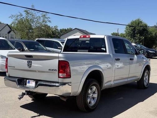Bright Silver Metallic Clearcoat 2017 RAM 1500 SLT