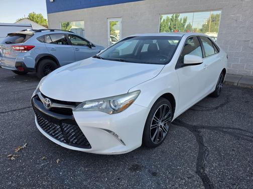 Blizzard Pearl 2016 Toyota Camry SE w/Special Edition Pkg