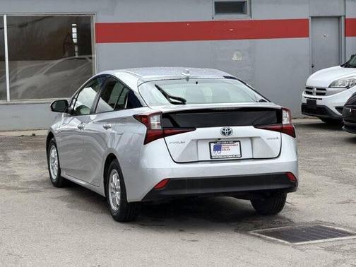 Classic Silver Metallic 2022 Toyota Prius LE