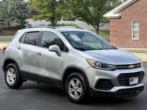 Silver Ice Metallic 2019 Chevrolet Trax LT