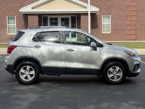 Silver Ice Metallic 2019 Chevrolet Trax LT