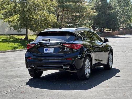 2017 INFINITI QX30 Premium