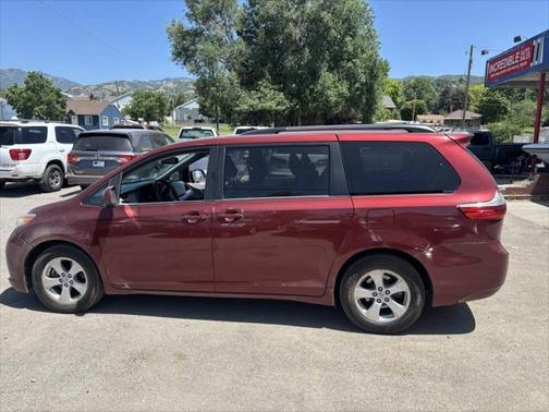2017 Toyota Sienna LE