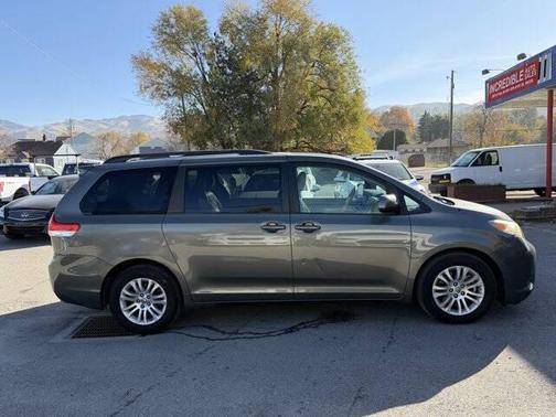 2011 Toyota Sienna XLE