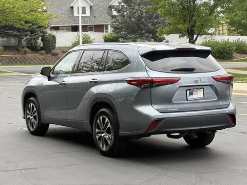Gray 2020 Toyota Highlander XLE