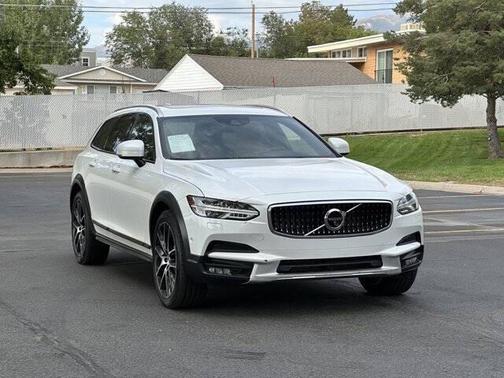 2018 Volvo V90 Cross Country T6