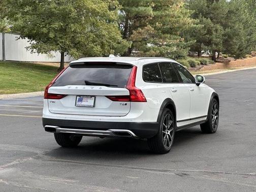 2018 Volvo V90 Cross Country T6