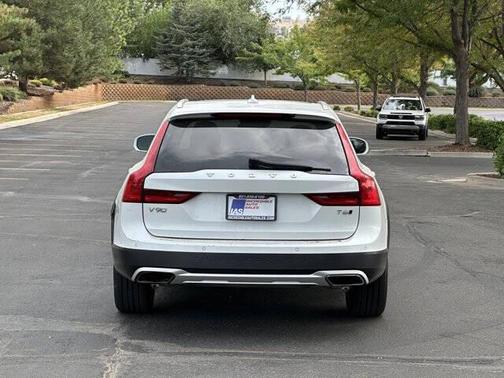 2018 Volvo V90 Cross Country T6