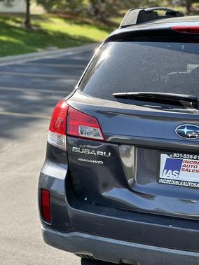 Graphite Gray Metallic 2011 Subaru Outback 2.5 i Premium