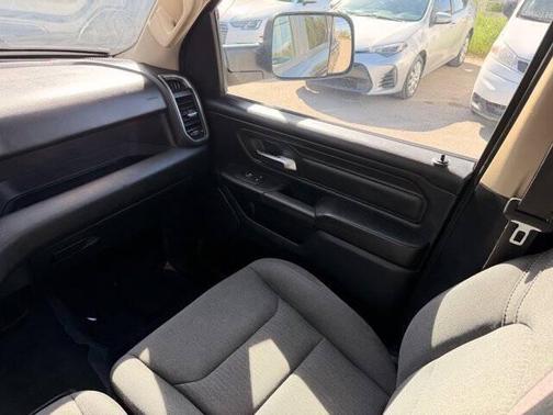 Diamond Black Crystal Pearlcoat 2019 RAM 1500 Tradesman