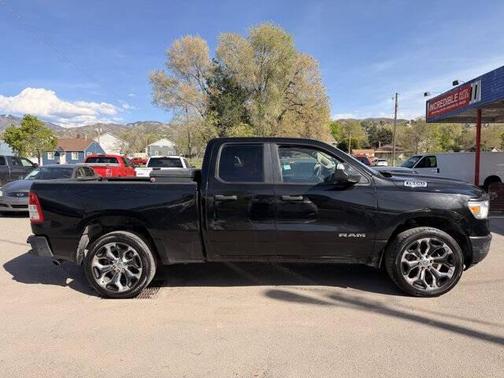 Diamond Black Crystal Pearlcoat 2019 RAM 1500 Tradesman