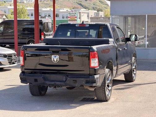 Diamond Black Crystal Pearlcoat 2019 RAM 1500 Tradesman