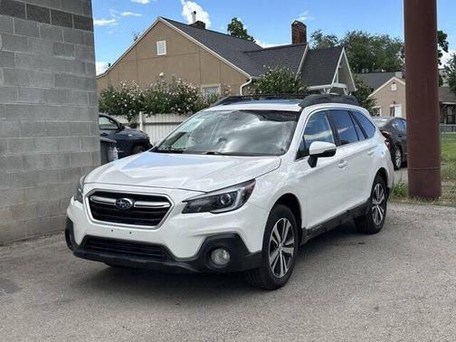Crystal White Pearl 2019 Subaru Outback 2.5i Limited