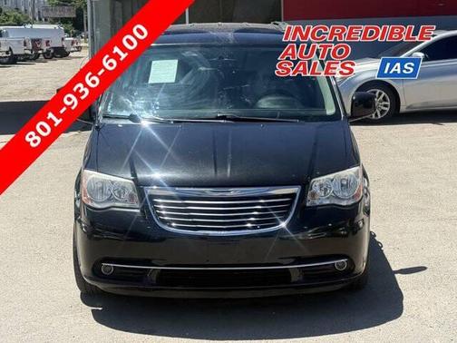 Brilliant Black Crystal Pearl 2013 Chrysler Town & Country Touring