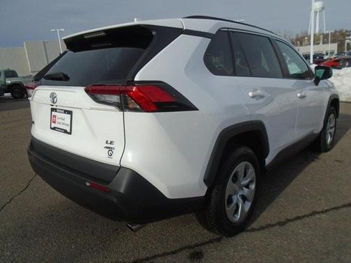Photo 4 of 28 of 2020 Toyota RAV4 LE