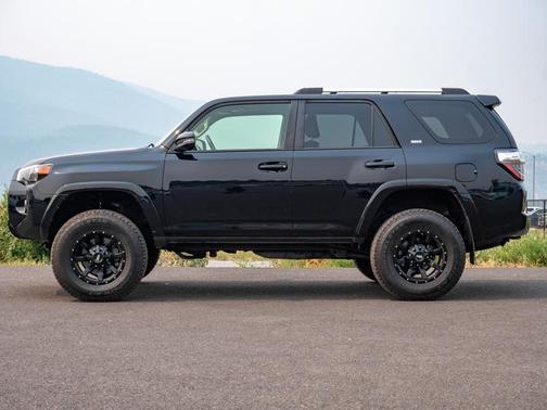 Midnight Black Metallic 2019 Toyota 4Runner SR5 Premium