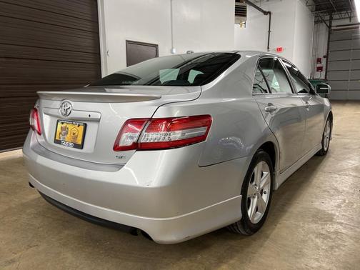 Photo 5 of 29 of 2011 Toyota Camry SE
