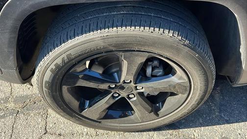 Diamond Black Crystal Pearlcoat 2023 Jeep Grand Cherokee Altitude