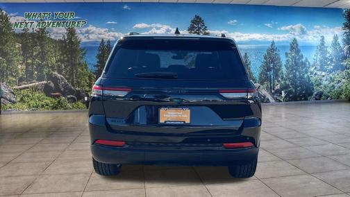 Diamond Black Crystal Pearlcoat 2023 Jeep Grand Cherokee Altitude