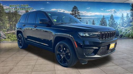 Diamond Black Crystal Pearlcoat 2023 Jeep Grand Cherokee Altitude