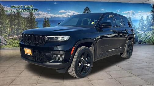 Diamond Black Crystal Pearlcoat 2023 Jeep Grand Cherokee Altitude