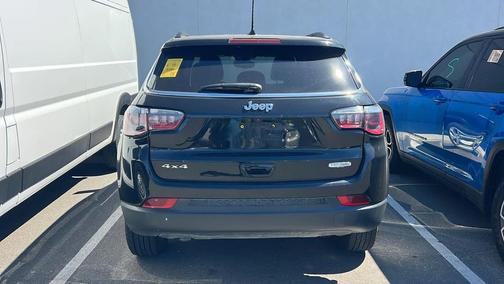 Diamond Black Crystal Pearlcoat 2024 Jeep Compass Latitude