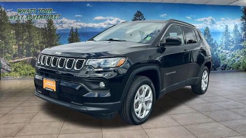 Diamond Black Crystal Pearlcoat 2024 Jeep Compass Latitude