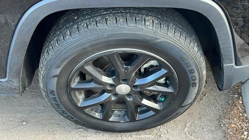 Diamond Black Crystal Pearlcoat 2018 Jeep Cherokee Latitude