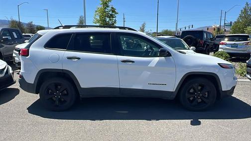 Bright White Clearcoat 2017 Jeep Cherokee Altitude