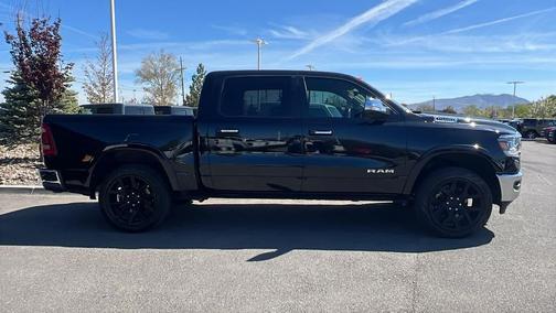 Diamond Black Crystal Pearlcoat 2022 RAM 1500 Laramie